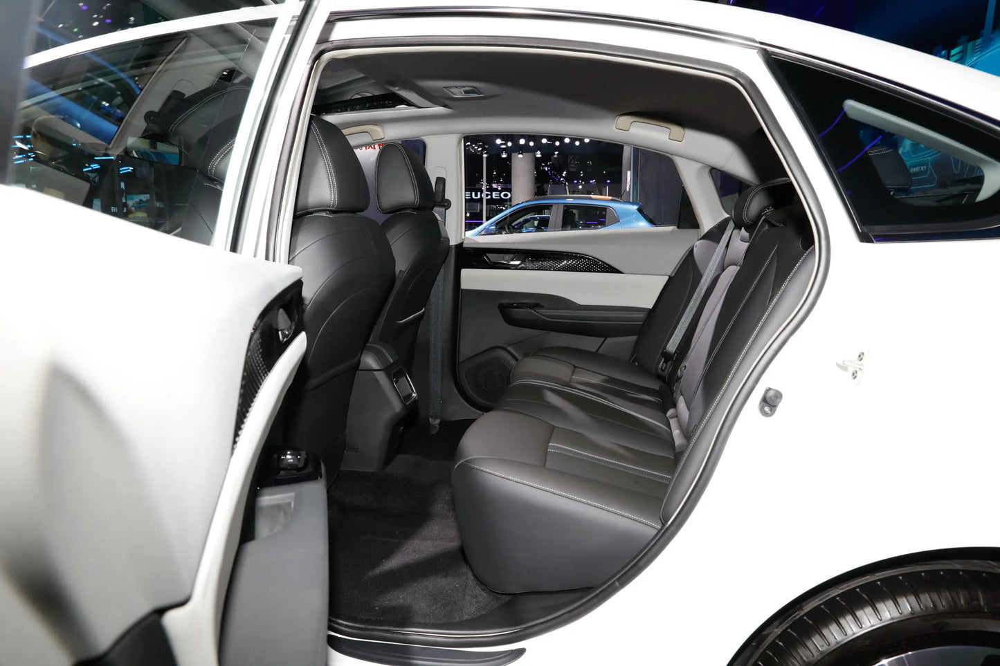 Dongfeng Aeolus E70