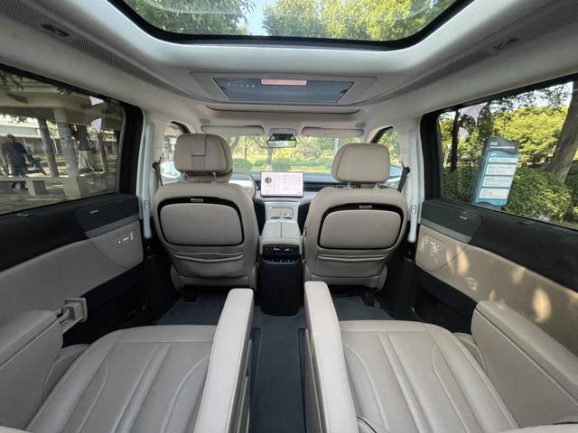 Pre-Owned XPeng X9 2024 Model 640 4WD High-Performance Max