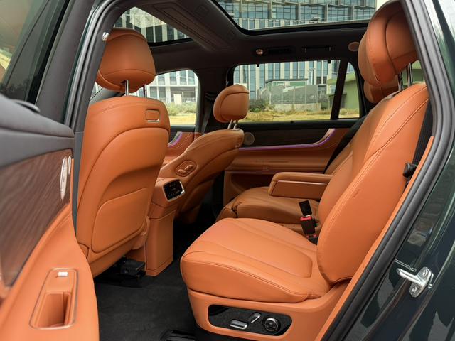 Certificated Pre-Owned Wenjie M9 2024 Extended-Range Max Six-Seater Version -u22034152