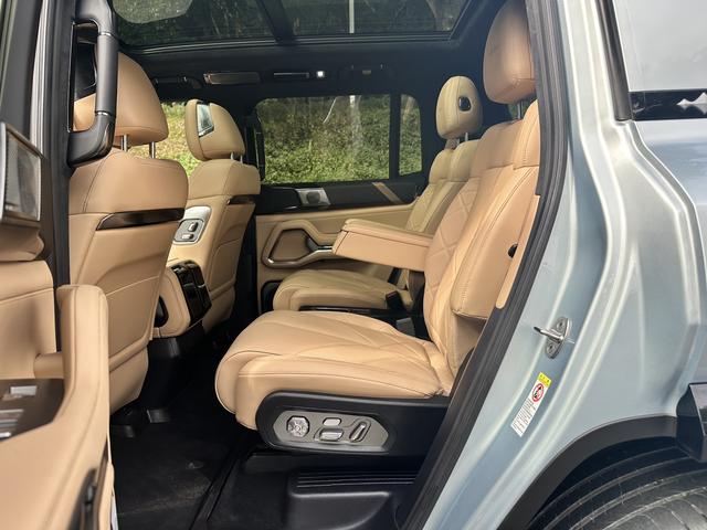 Certificated Pre-Owned Formula Leopard 8 2025 Brave and Wise Flagship Edition 6-Seater -u22097839